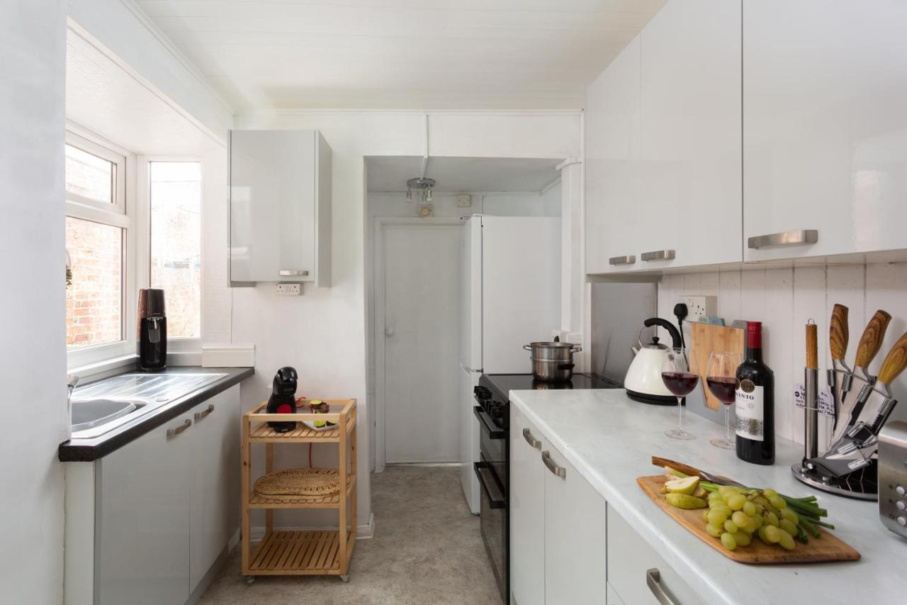 Lovely City Town House With Free Parking Sleeps 2 To 6 Guests Йорк Екстер'єр фото
